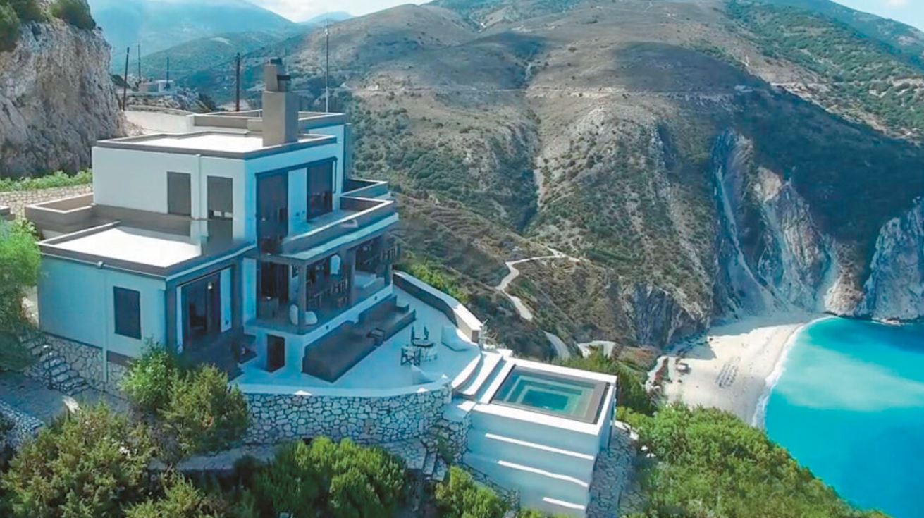 Το σπίτι πάνω από τον Μύρτο στους κληρονόμους του διάσημου Γάλλου θεατρικού συγγραφέα Ζαν Ανουίγ