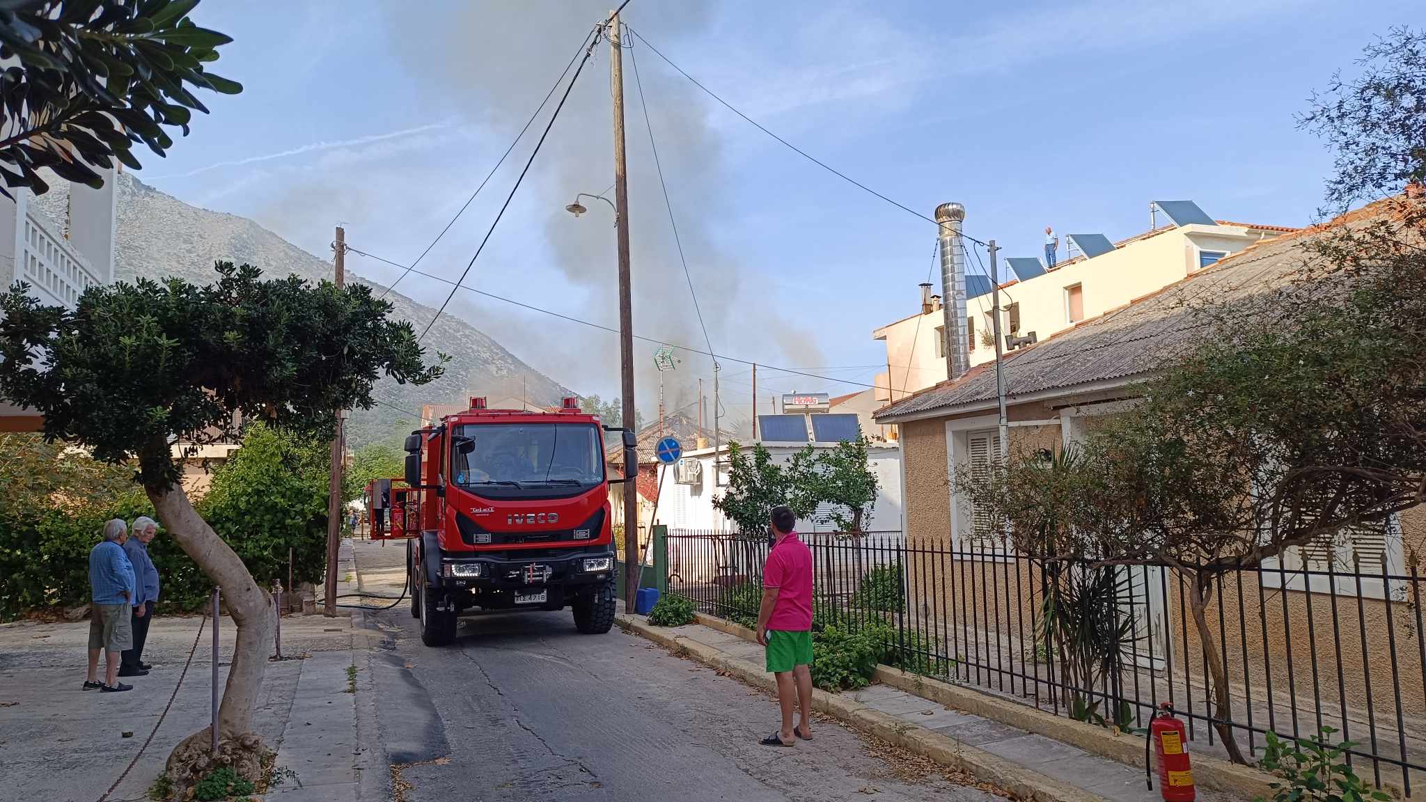Φωτιά σε σπίτι στον Πόρο -Άμεση επέμβαση της Πυροσβεστικής [εικόνες]