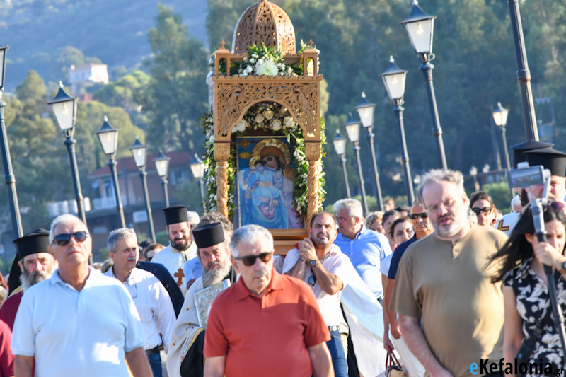 Η Παναγιά η Δραπανιώτισσα επέστρεψε στο σπίτι της [εικόνες]