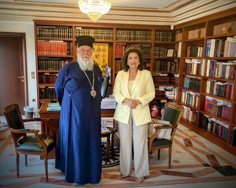 Η συνάντηση της Κράτσα με τον Μητροπολίτη Κέρκυρας λίγες ημέρες πριν τις εκλογές -Τι συζήτησαν