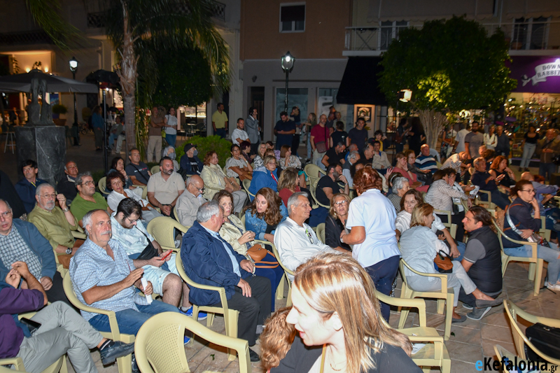 Με μεγάλη συμμετοχή η κεντρική προεκλογική ομιλία Παντελειού στην Πλ. Καμπάνας [εικόνες]