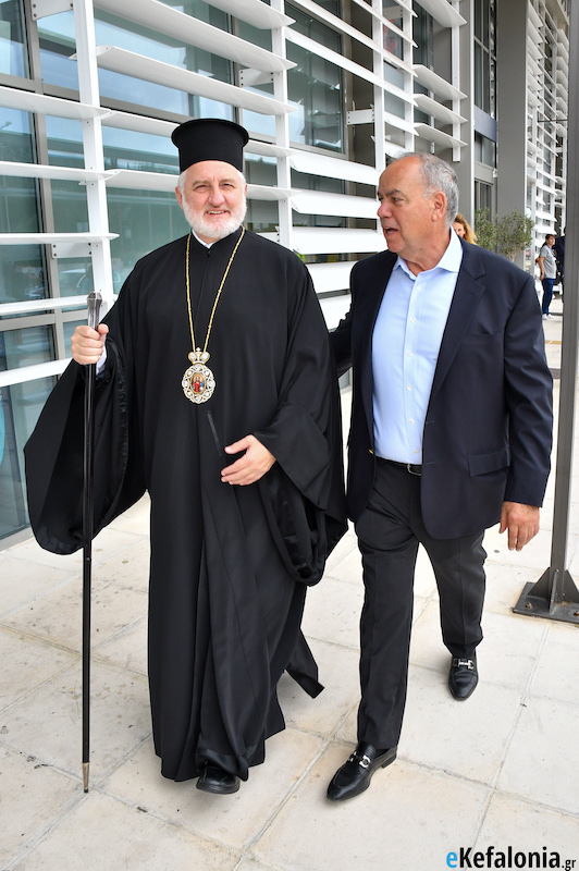 Μεγάλη συγκίνηση: Έφτασε ο Αρχιεπίσκοπος Αμερικής Ελπιδοφόρος στην Κεφαλονιά –Οι πρώτες εικόνες