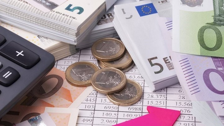 Μισθοί: «Ξεπάγωμα» τριετιών. Ποιοι και πότε θα ωφεληθούν. Τι ισχύει για τους νέους εργαζόμενους