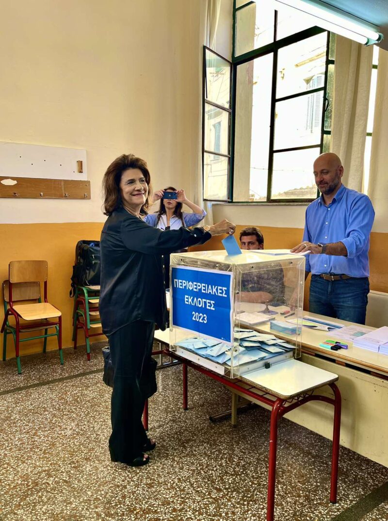 Ψήφισε η Ρόδη Κράτσα στην Κέρκυρα -Έκκληση να προσέλθουν οι πολίτες στις κάλπες [βίντεο]