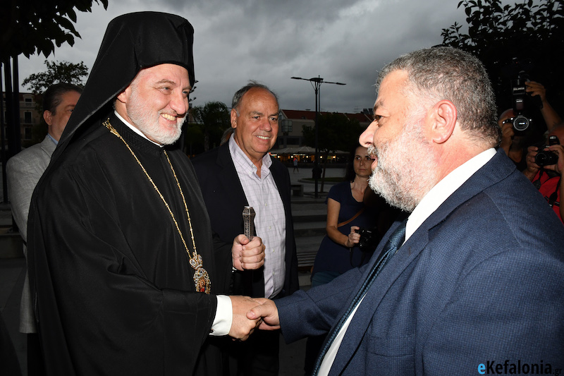 Σε θερμό κλίμα η επίσκεψη Ελπιδοφόρου στην Κεφαλονιά: Συνάντησε Θεοφίλο –Τραυλό και ιερό κλήρο [εικόνες +βίντεο]