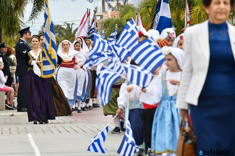 Σηκώστε ψηλά τις σημαίες -Γιορτάζουμε το βροντερό “ΟΧΙ”