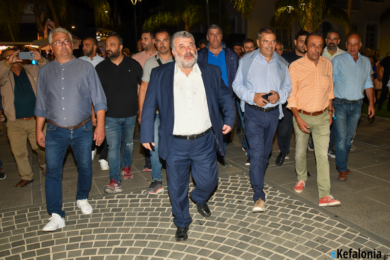 Θεόφιλος μετά την επανεκλογή του: «Η πόρτα του γραφείου μου θα είναι ανοιχτή για όλους» [εικόνες +βίντεο]