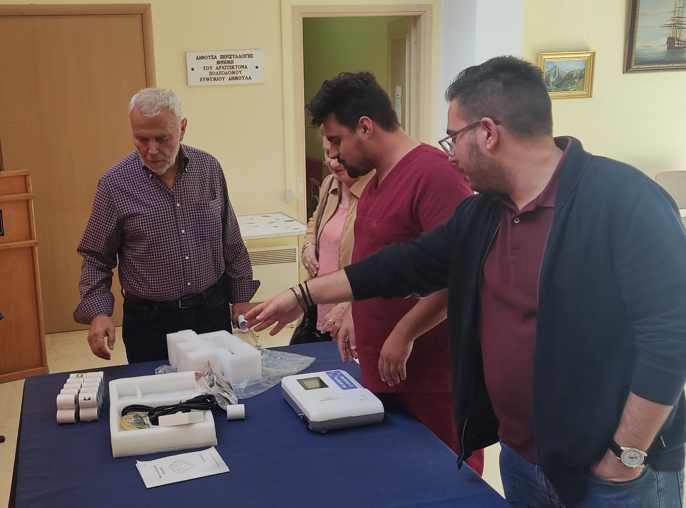 Δωρεά καρδιογράφου στο ιατρείο του Πόρου [εικόνες]