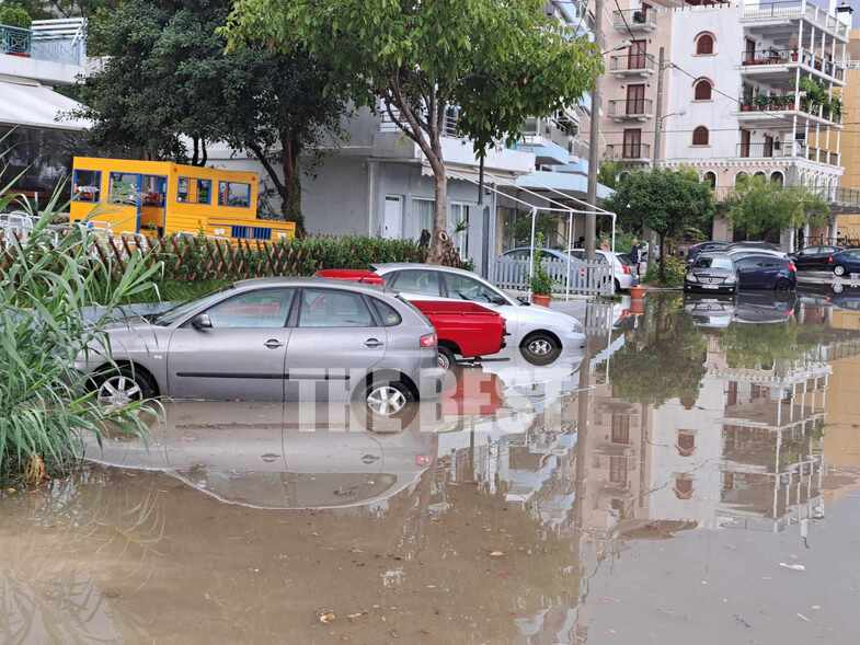 Πάτρα: Πλημμύρισαν πάλι το κέντρο και οι συνοικίες της πόλης -Ποτάμι δρόμοι και πεζόδρομοι [εικόνες]