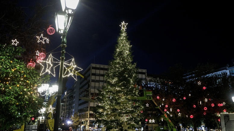 Σύνταγμα: Στις έξι το απόγευμα η φωταγώγηση του Χριστουγεννιάτικου δέντρου