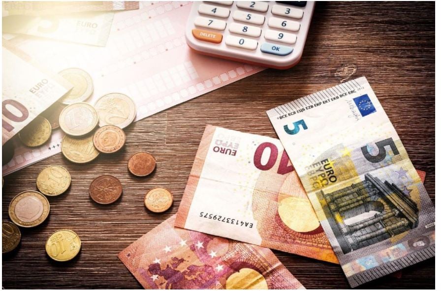 Συνταξιούχοι: Τα ποσά που θα λάβουν ως έκτακτη ενίσχυση –Τον Δεκέμβριο στους λογαριασμούς και η «μόνιμη» αύξηση