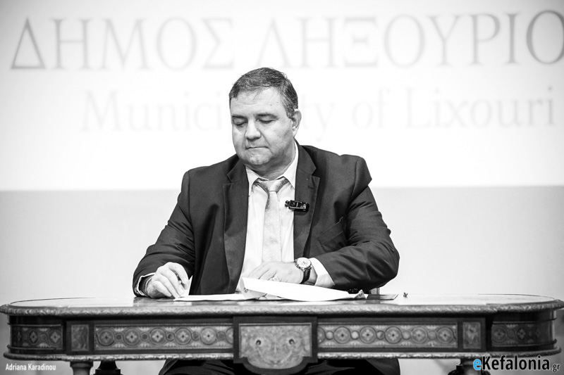Ληξούρι: Πλήθος κόσμου στην ορκωμοσία του επανεκλεγέντα δημάρχου Γιώργου Κατσιβέλη [εικόνες]