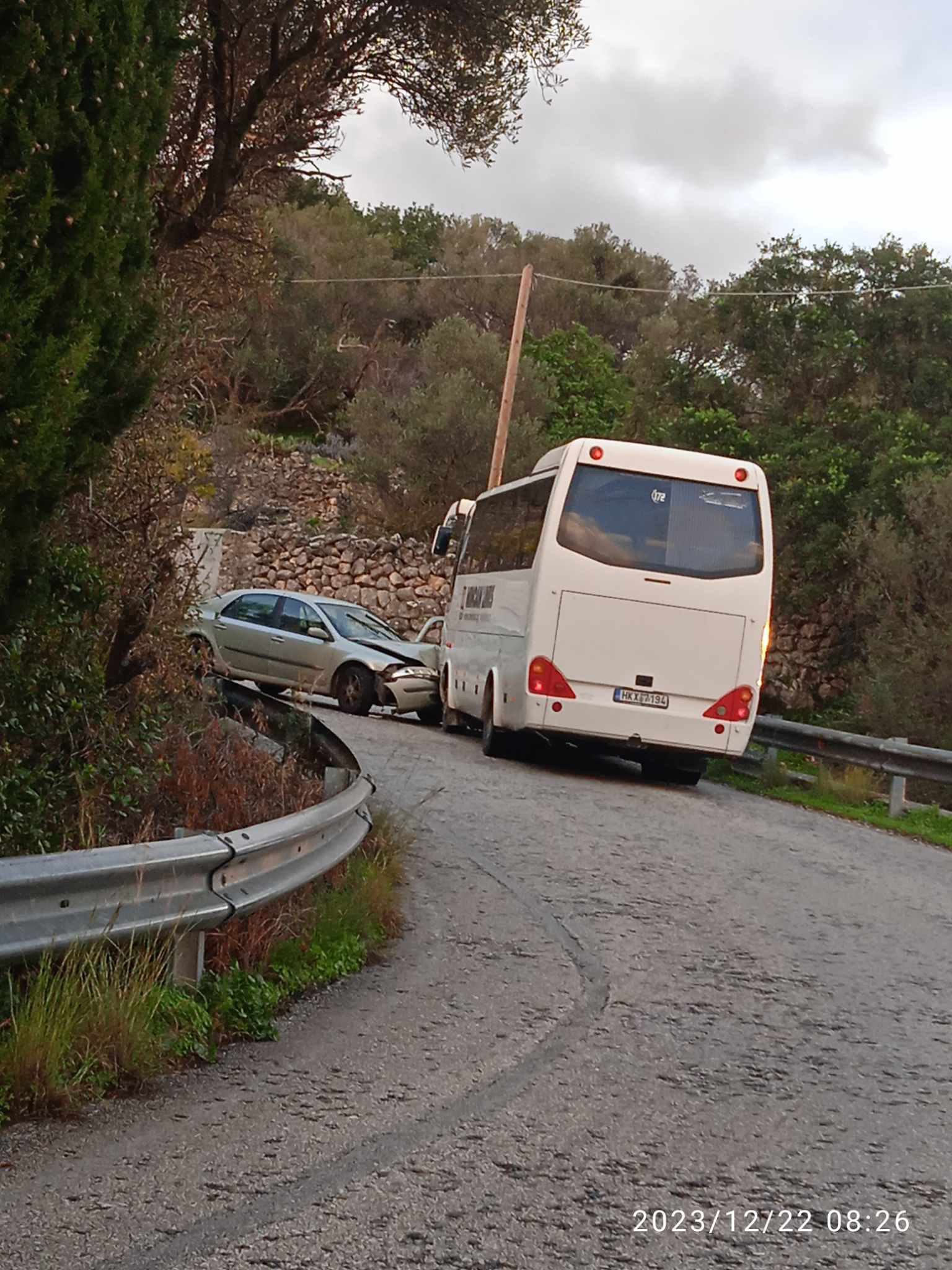 Σοβαρό τροχαίο πριν λίγο στο Μύλο του Πετρία