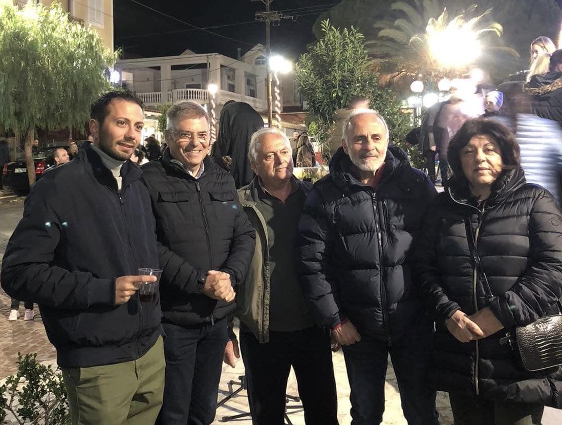 Στο άναμμα του δέντρου ο Παναγής Καππάτος: “Η Σκάλα φόρεσε τα γιορτινά της!” [εικόνες]