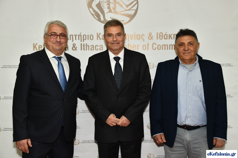 «Δεν έπεφτε καρφίτσα» στο Επιμελητήριο –Λαμπερή γιορτή, πολύς κόσμος, στο κόψιμο της Βασιλόπιτας [εικόνες]