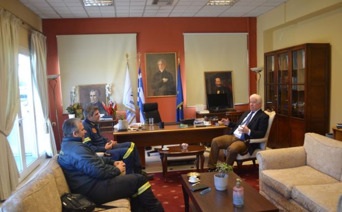 Συνάντηση του Περιφερειάρχη Γιάννη Τρεπεκλή με στελέχη της Πυροσβεστικής Υπηρεσίας Κέρκυρας