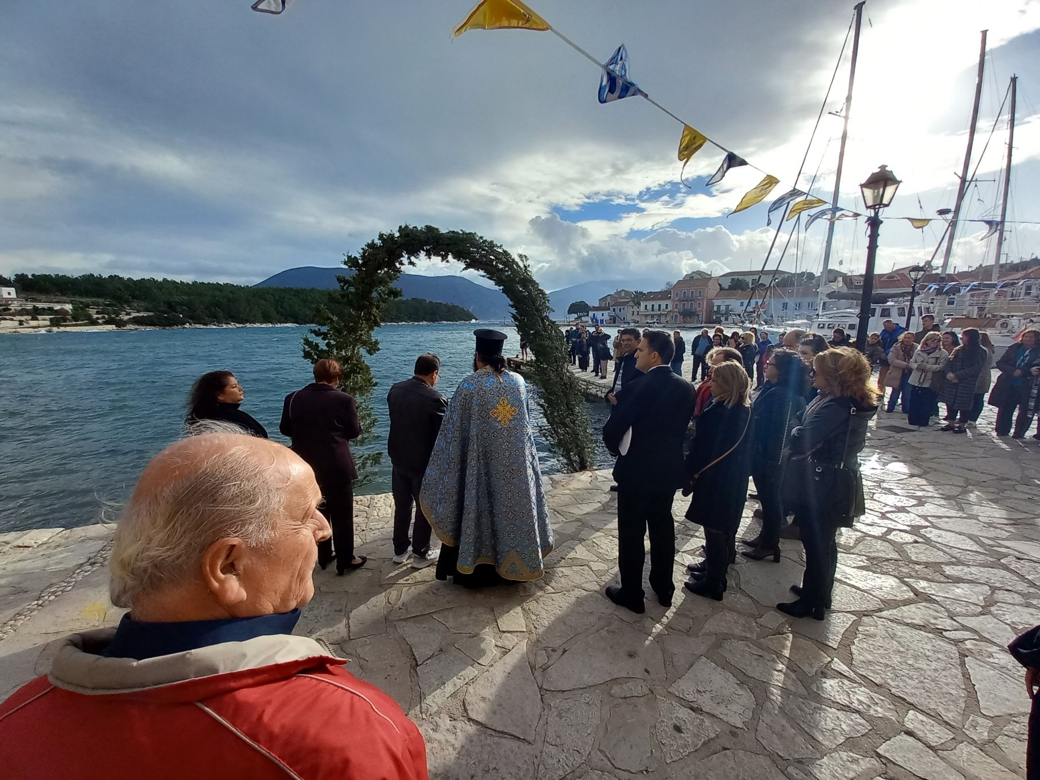 Τα Άγια Θεοφάνεια στον όμορφο κολπίσκο του Φισκάρδου [εικόνες]