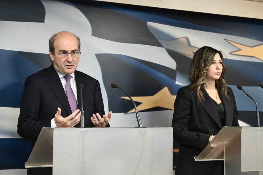 Τα νέα μέτρα στήριξης των οικογενειών: αυξάνεται το επίδομα γέννησης στα 2.400 ευρώ