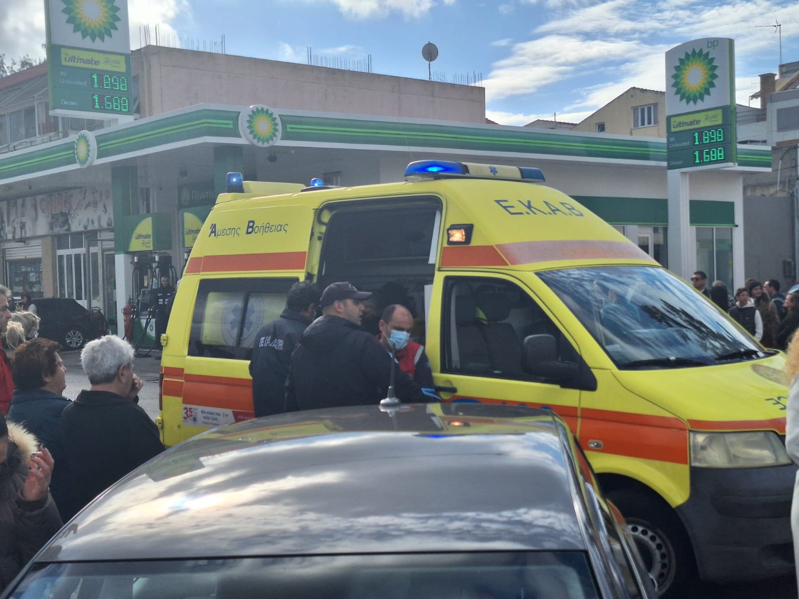 Τραυματίστηκε νεαρός που έπεσε να πιάσει τον Σταυρό στο Αργοστόλι