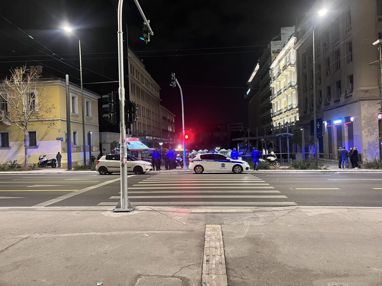 Έκρηξη βόμβας κοντά στο Υπ. Εργασίας [εικόνες]