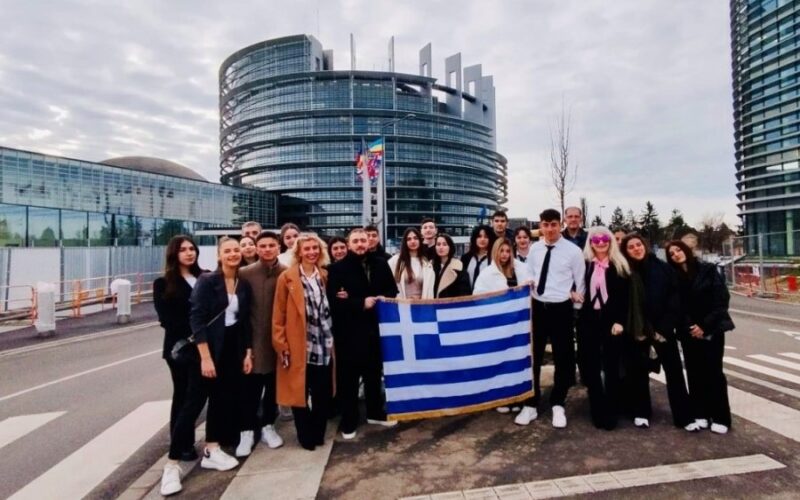 Μαθητές από τα Μεσοβούνια Κεφαλονιάς προσκεκλημένα στην έδρα του Ευρωπαϊκού Κοινοβουλίου στο Στρασβούργο της Γαλλίας [εικόνες]