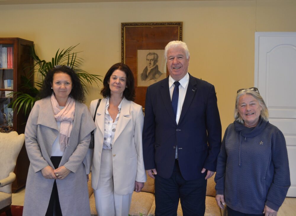 Συνάντηση του Περιφερειάρχη Γιάννη Τρεπεκλή με την Πρόεδρο του Σωματείου Ξεναγών Κέρκυρας