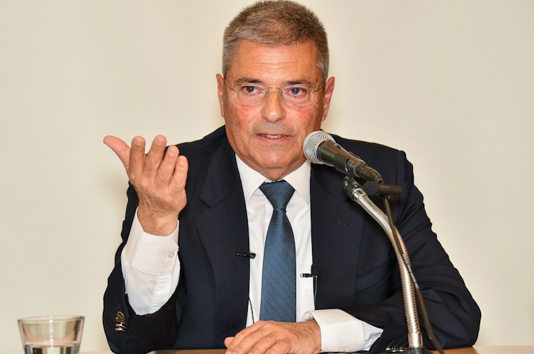 Αποκριά: Τι θα ντυθούν οι πολιτικοί μας