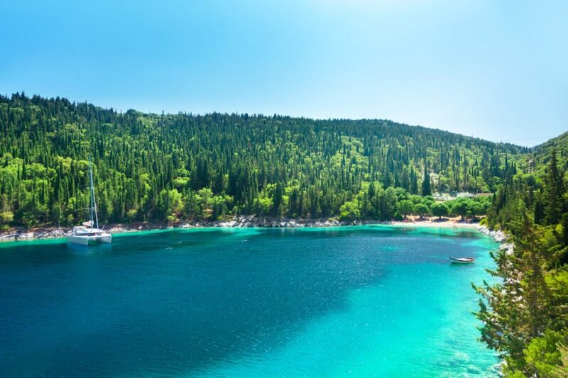 H παραλία Φώκι στις 10 Top παραλίες με τα πιο γαλάζια νερά στον κόσμο
