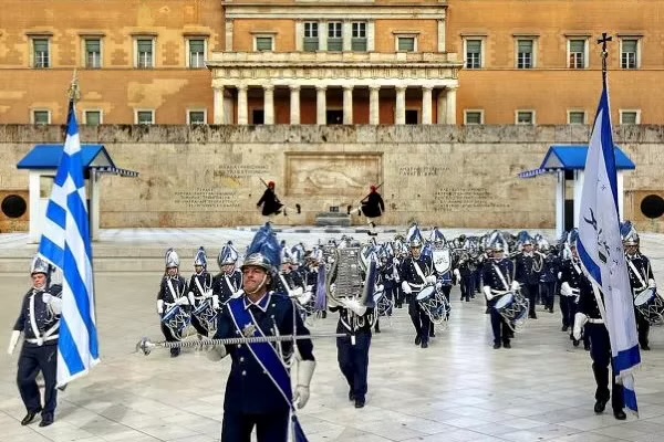 Η Φιλαρμονική Εταιρεία «Μάντζαρος» της Κέρκυρας στην παρέλαση της 25ης Μαρτίου, στην Αθήνα