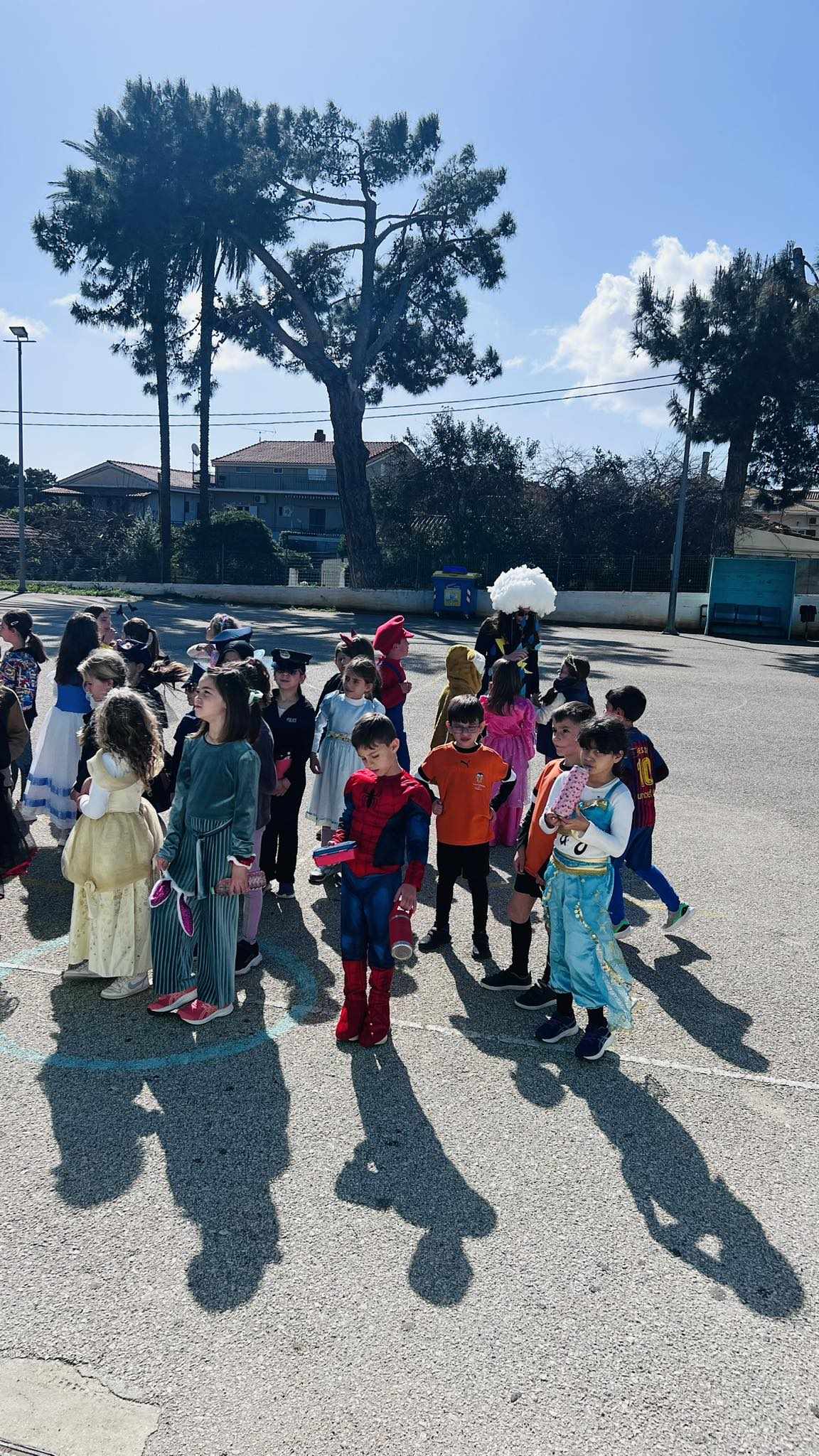 Με χορούς, αποκριάτικες στολές και διασκέδαση το τσίκνισαν τα παιδιά του Δημοτικού Σχολείου Σκάλας [εικόνες]