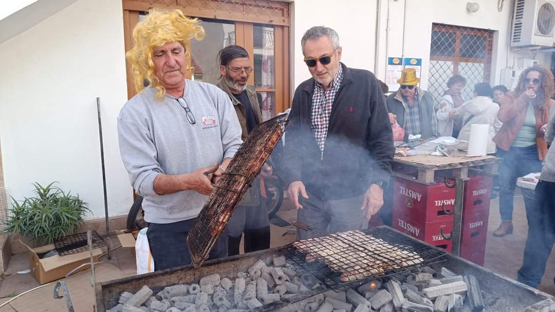 Με μουσική, χορό, κέφι και γανώματα το τσίκνισαν στον Πόρο [εικόνες +βίντεο]