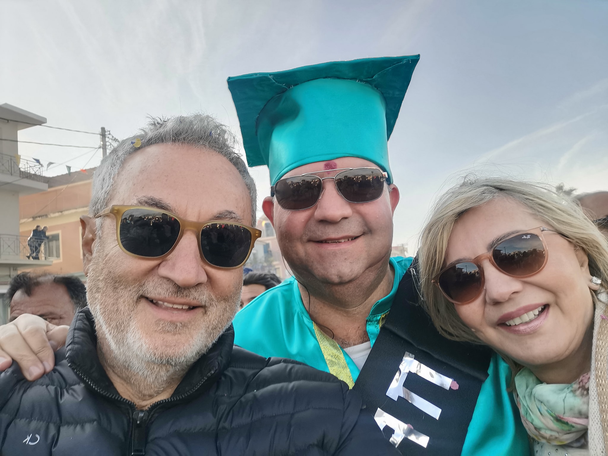 Selfie με τον Πρύτανη: Στο Καρναβάλι του Ληξουρίου Κωνσταντάτος και Μακρή [εικόνα]