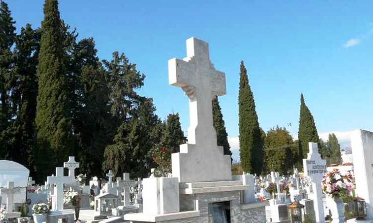 Σοκ στην Ηλεία: Αυτοκτόνησε πάνω στον τάφο του πατέρα του
