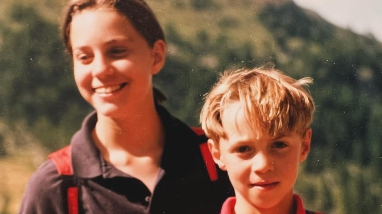 Συγκινεί ο αδελφός της Κέιτ μετά την αποκάλυψη για τον καρκίνο: “Μαζί θα ανέβουμε κι αυτό το βουνό” – Η παιδική φωτογραφία