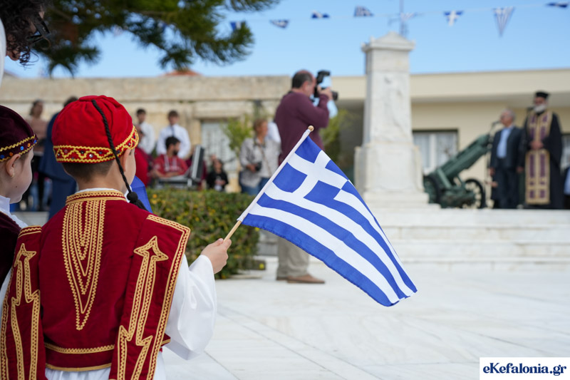 Το Ληξούρι τίμησε την Εθνική επέτειο της 25ης Μαρτίου με μια μεγαλειώδη παρέλαση! [εικόνες +βίντεο]