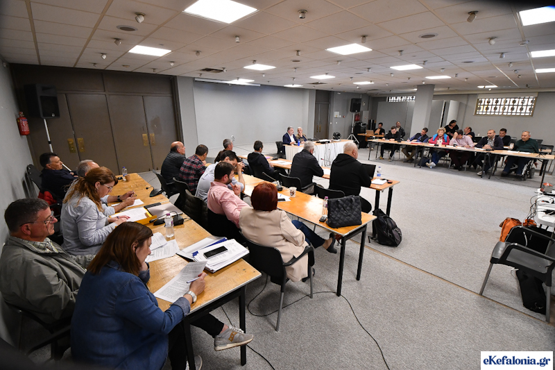«Μπουρλότο» το Δημοτικό Συμβούλιο Λογοδοσίας για τα χρέη των 11 εκατομμυρίων της ΔΕΥΑΚ –Σκληρή γλώσσα από τον Γιάννη Λυκούδη [εικόνες +βίντεο]