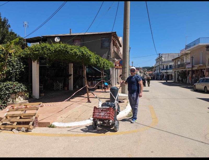 Οι αιρετοί έπιασαν τα πινέλα και έδωσαν χρώμα στη Σάμη [εικόνες]