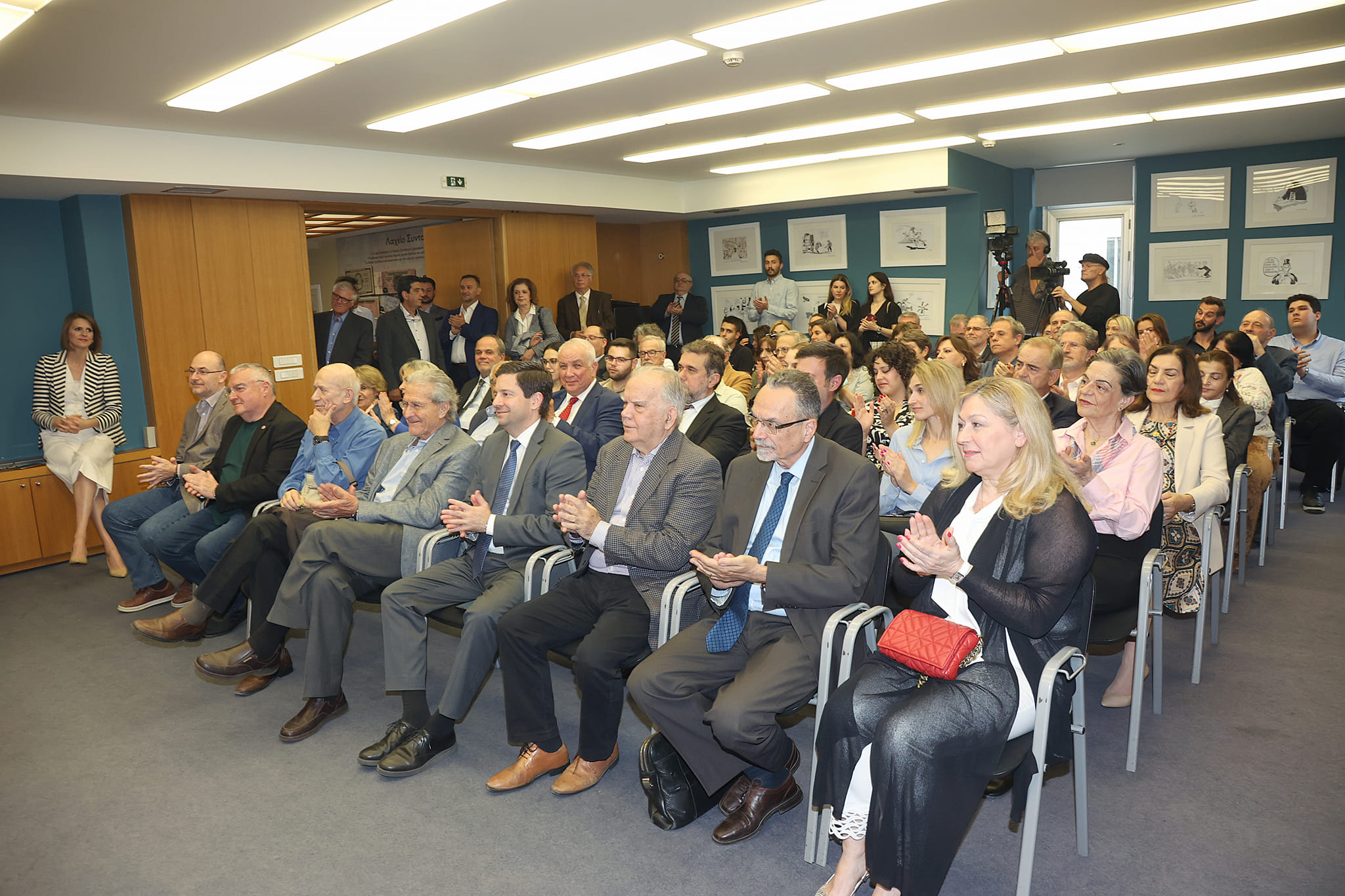 Αθρόα συμμετοχή στην παρουσίαση του νέου βιβλίου του Ναπολέοντα Μαραβέγια στην Αθήνα [εικόνες]