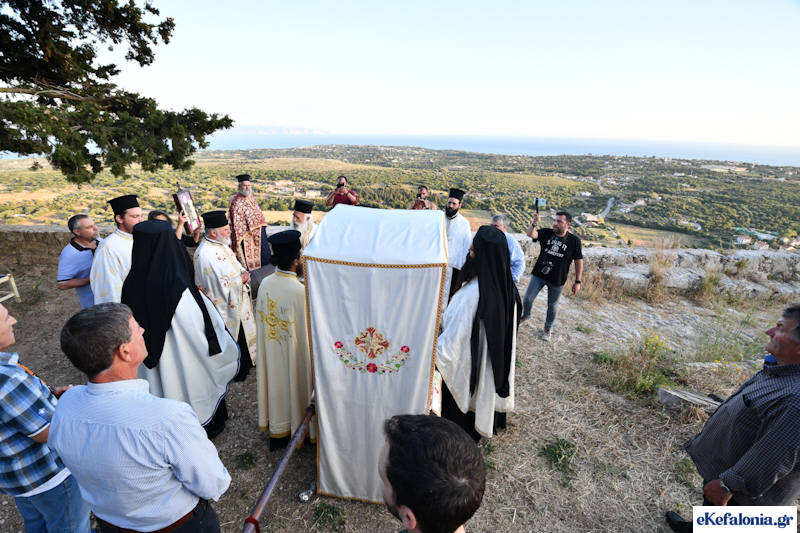 Η εικόνα της Παναγίας μέσα στο φρούριο του Κάστρου  Ένα έθιμο από τα παλιά [εικόνες]