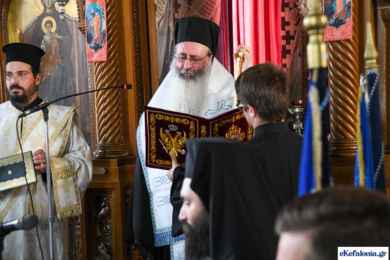 Με λαμπρότητα η Δοξολογία για τον εορτασμό της 21ης Μαΐου στη Μητρόπολη [εικόνες]