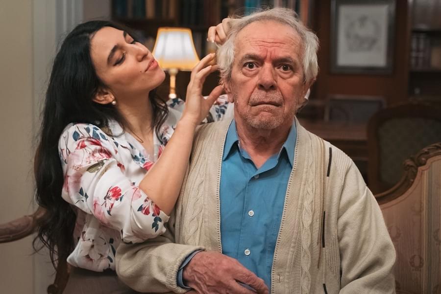 Οι παραστάσεις “Χόρεψε με Πατέρα” και “Οι γριές που μαζεύουν την τσουκνίδα” στο Θέατρο Κέφαλος