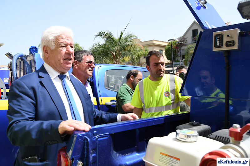 Τέσσερα υπερσύγχρονα πυροσβεστικά οχήματα ενισχύουν από σήμερα την Πολιτική Προστασία σε Κεφαλονιά & Ιθάκη [εικόνες]