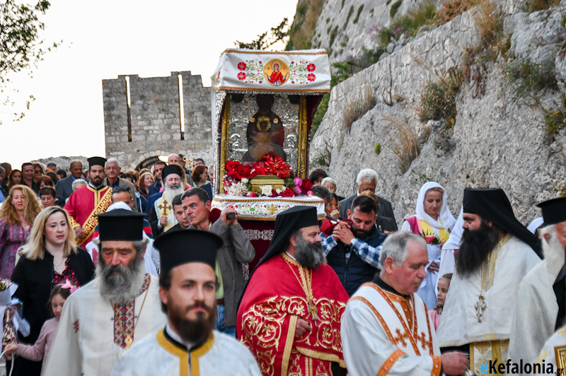 Την Κυριακή η περιφορά της εικόνας της Παναγίας των Σισσίων στο Κάστρο