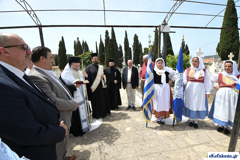 Ξεκίνησαν οι εορταστικές εκδηλώσεις για την επέτειο της 21ης Μαΐου με κατάθεση στεφάνων στο Κοιμητήριο του Δραπάνου [εικόνες]