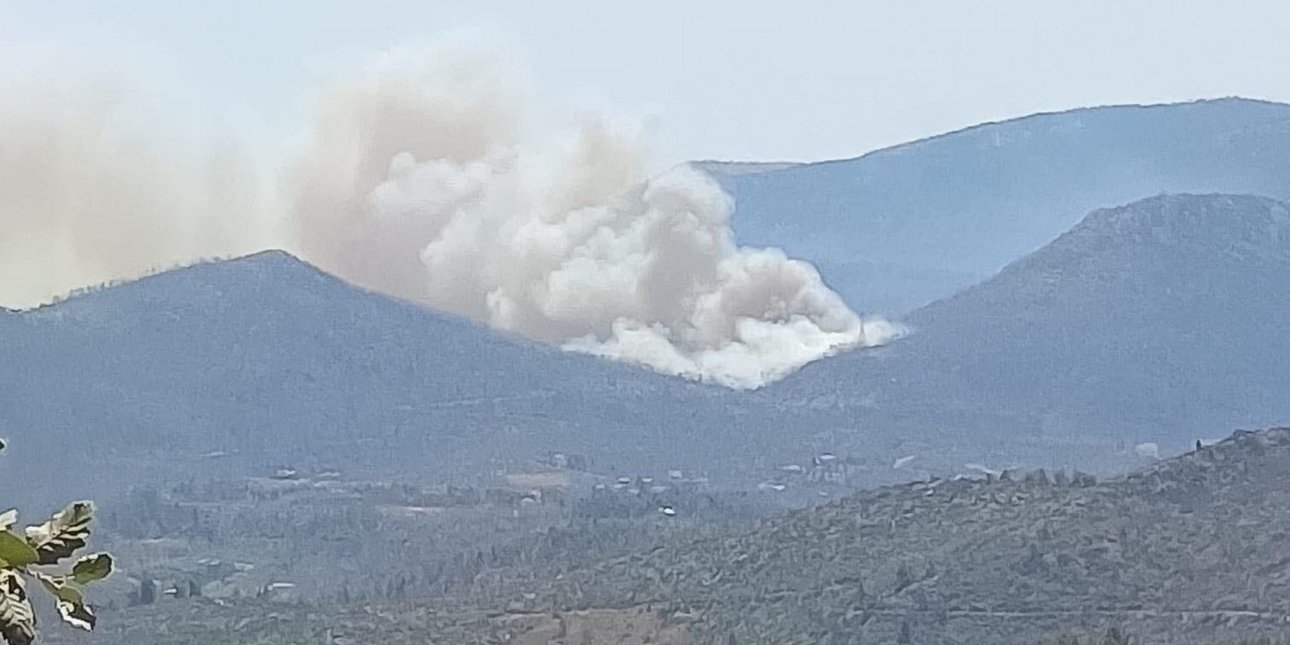 Φωτιά μέσα στο δάσος στην Πάρνηθα