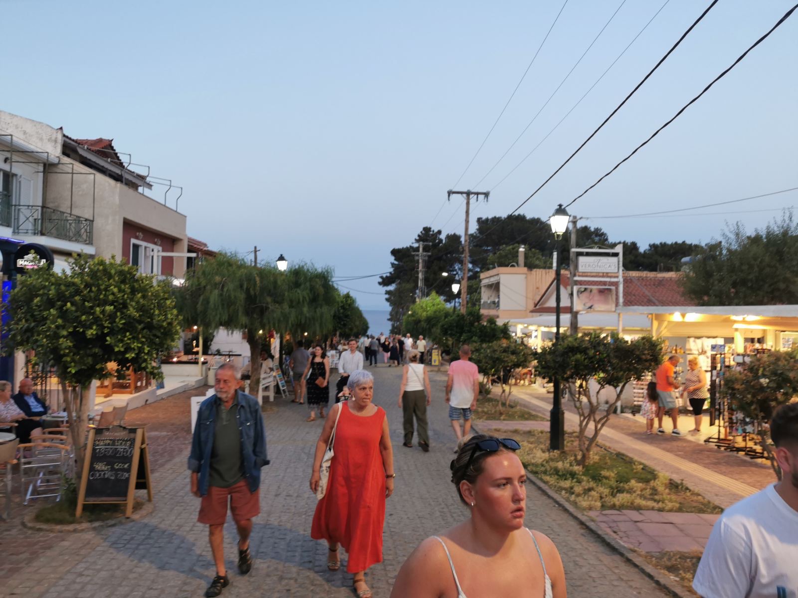 Γέμισε η Σκάλα με τουρίστες