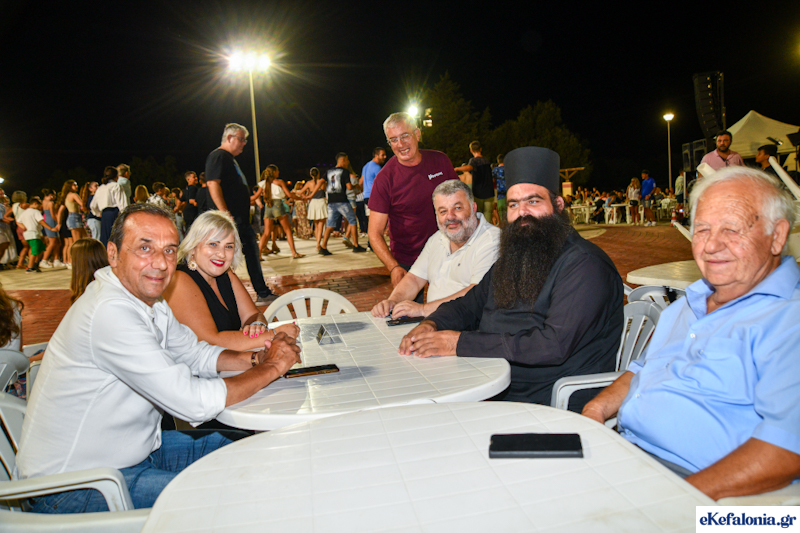 Ήταν το κάτι άλλο! Κεφαλονίτικο Γλέντι με τα Μερμηγλόπουλα να ξεσηκώνουν μικρούς και μεγάλους στα Φραγκάτα [εικόνες]