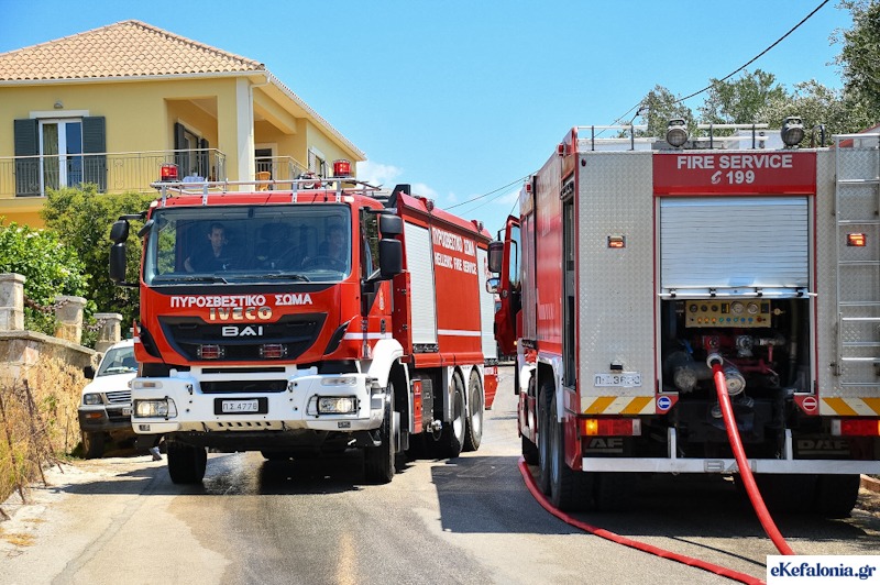 Υπό έλεγχο έχει τεθεί η πυρκαγιά που ξέσπασε νωρίτερα σήμερα στην περιοχή των Σβορωνάτων [εικόνες]