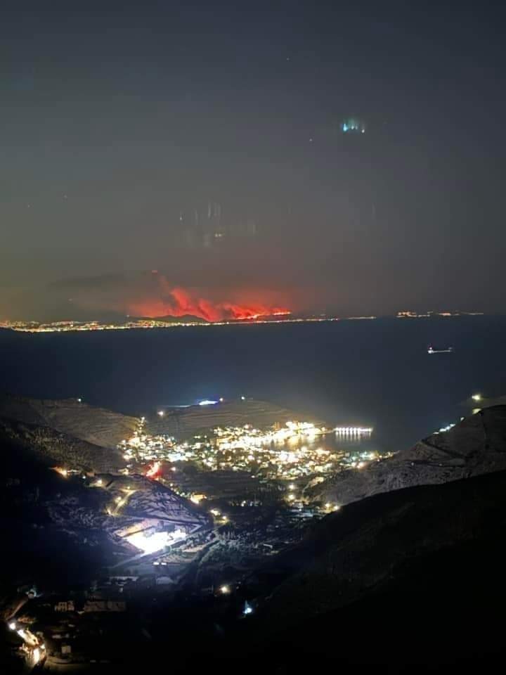 Φωτιά στον Βαρνάβα: Εντυπωσιακά τρομακτική η Megafire από ψηλά