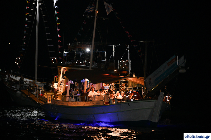 Μαγευτική Αυγουστάτικη βαρκαρόλα στη Γέφυρα Δεβοσέτου [εικόνες +βίντεο]